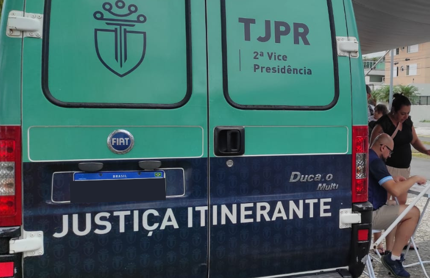 TJPR realiza Justiça Itinerante na Praça Osório, em Curitiba