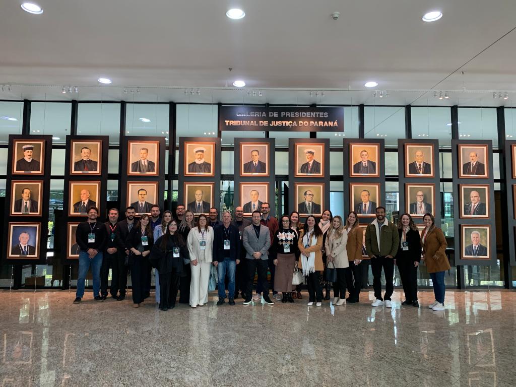 Servidores da região de Francisco Beltrão realizam visita institucional no TJPR