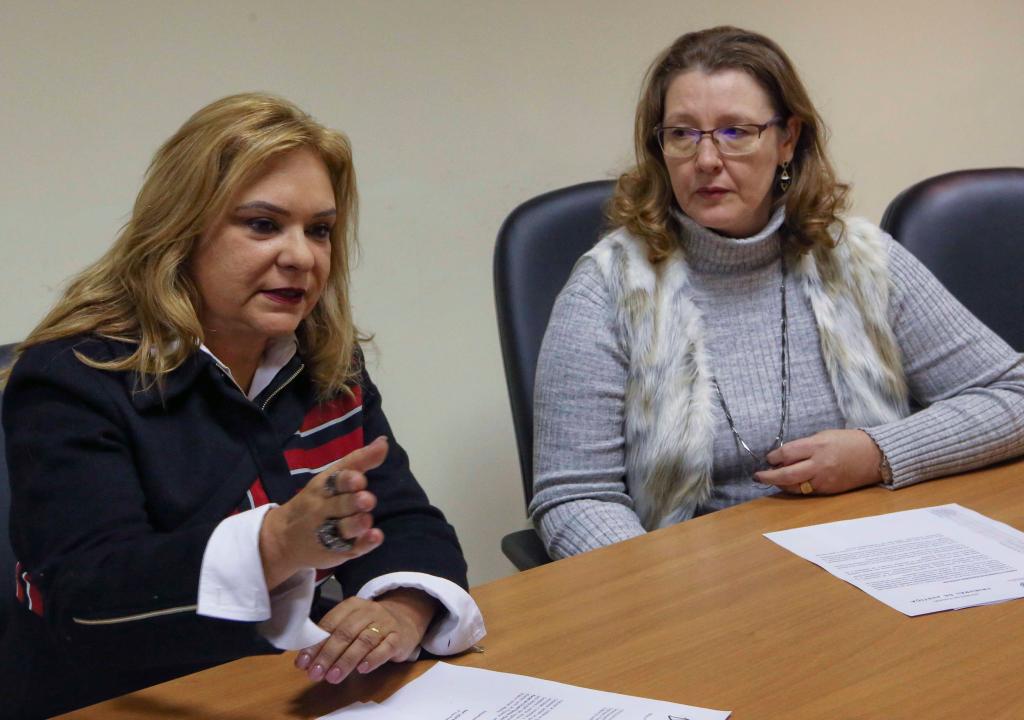 Legenda Desembargadora Astrid Maranhão de Carvalho Ruthes e a Juíza Adriana de Lourdes Simette. Foto: IRWL