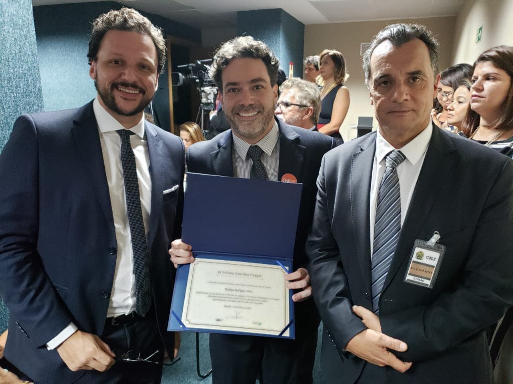 Legenda Da esquerda para a direita: Juiz Antônio Evangelista de Souza Netto, Juiz Rodrigo Rodrigues Dias e Desembargador José Laurindo de Souza Netto