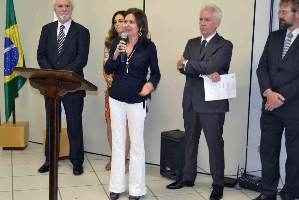 Flagras de coroas fudendo gostoso Buceta rosinha aberta