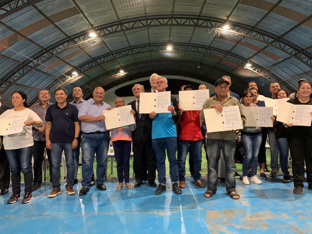 Programa Moradia Legal do TJPR entrega títulos de propriedade em Campina Grande do Sul