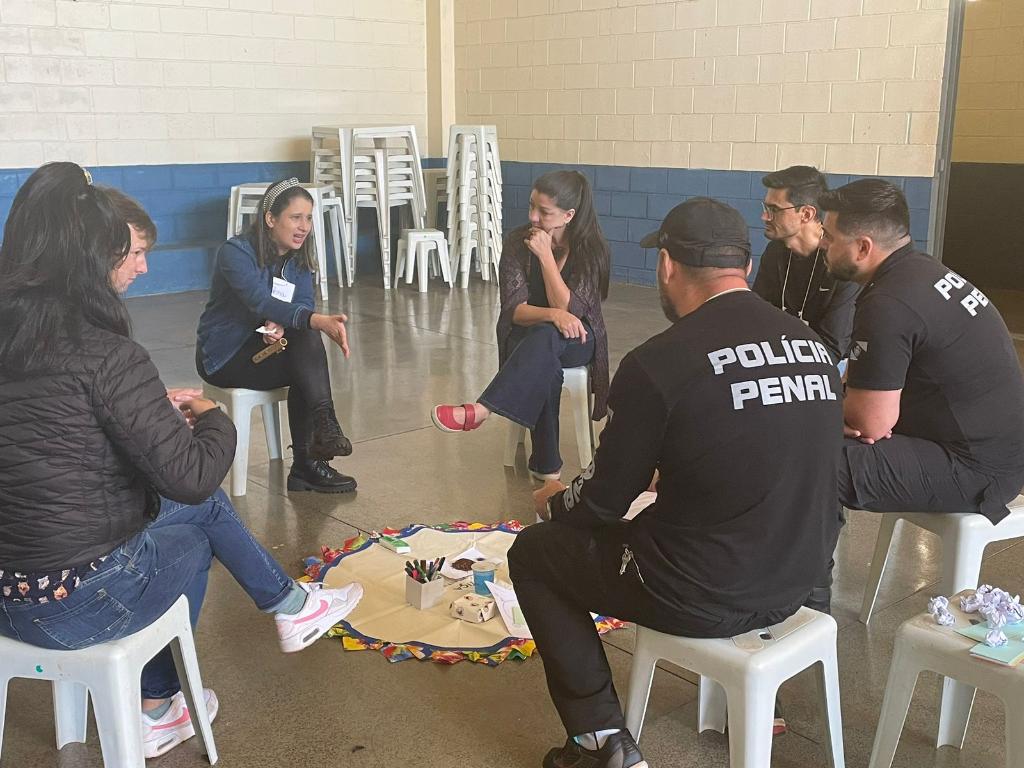 GMF e Espen promovem formação em Círculos Restaurativos para profissionais do sistema prisional de Foz do Iguaçu