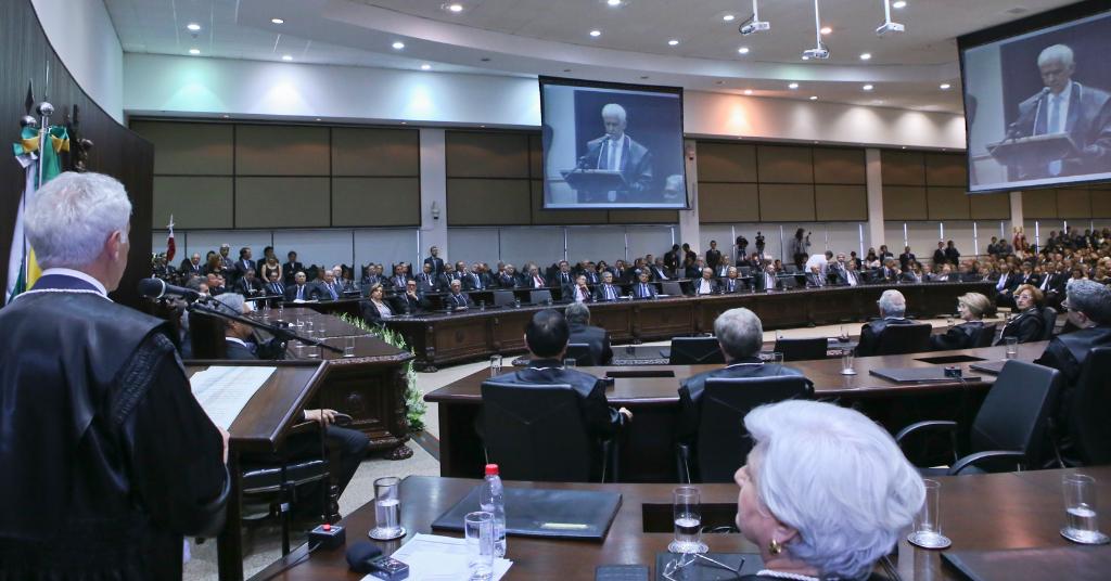Legenda Desembargador Renato Braga Bettega, Presidente do Tribunal de Justiça do Estado do Paraná. Foto por: Assessoria de Imprensa do TJPR.