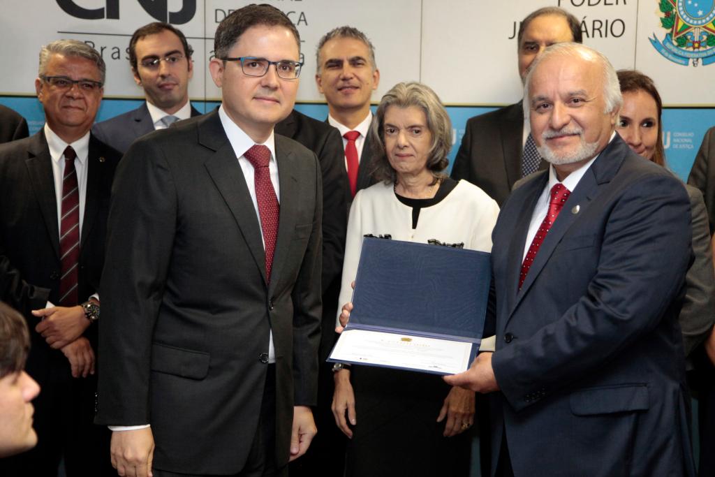 Legenda Desembargador Gamaliel ao lado da Ministra Carmen Lúcia. Foto Divulgação CNJ.
