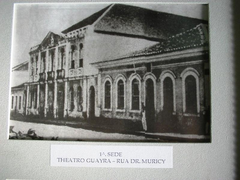 1ª Sede do Tribunal de Justiça - Localizada na Rua Dr. Muricy, local denominado Theatro São Theodoro. Prédio com arquitetura do século XIX abrigava o teatro mencionado, que passou a ser chamado mais tarde de Theatro Guayra. Edificação demolida no ano de 1937, por apresentar danos estruturais, dando lugar a Biblioteca Pública do Paraná, hoje com entrada pela Rua Candido Lopes.