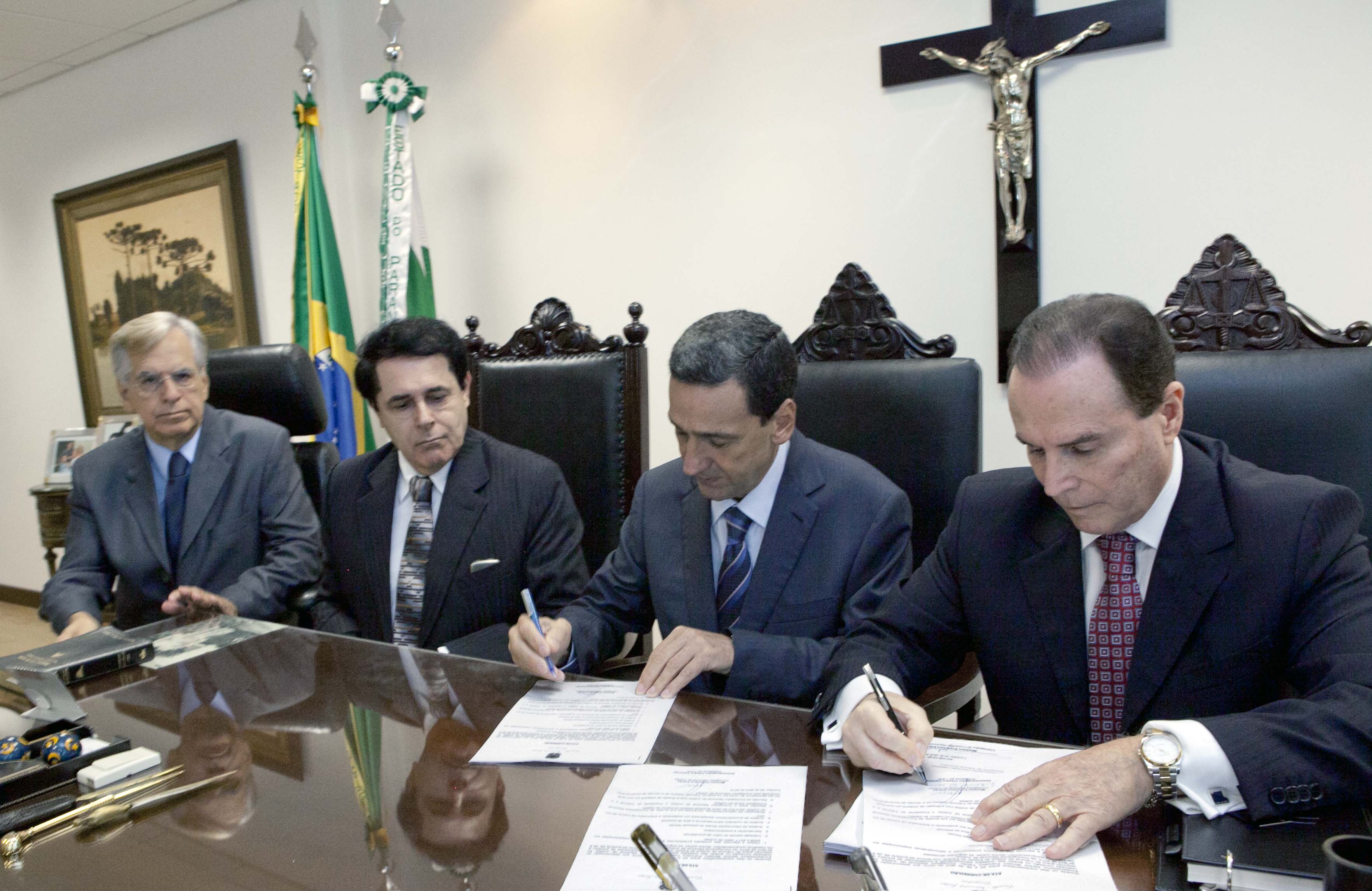 Ata de Correição é assinada pelo Presidente em reunião de encerramento da inspeção do CNJ