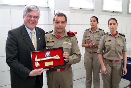 Comando do Corpo de Bombeiros homenageia autoridades do Poder Judiciário e Militares
